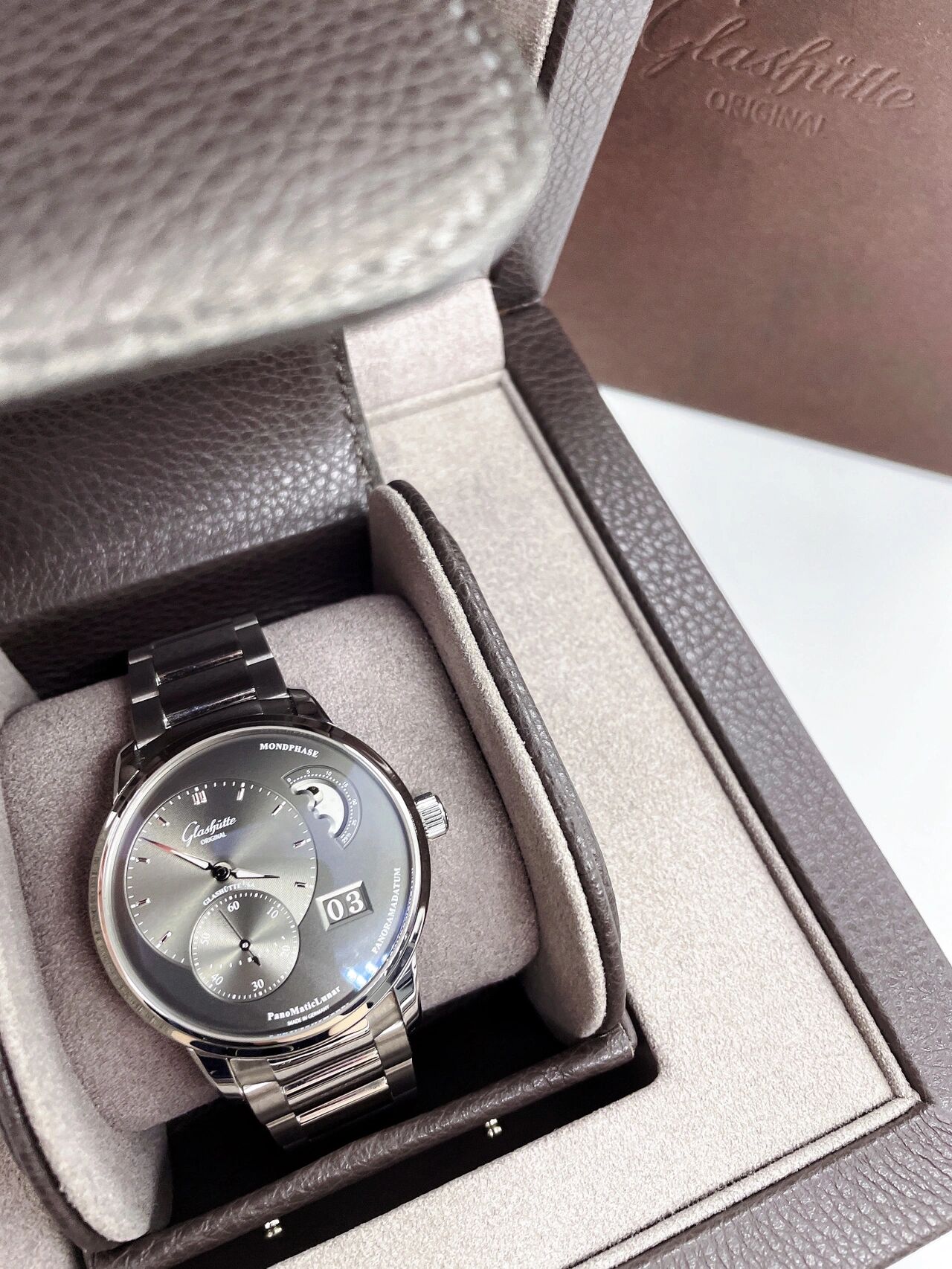 你了解蓝宝石玻璃表镜吗