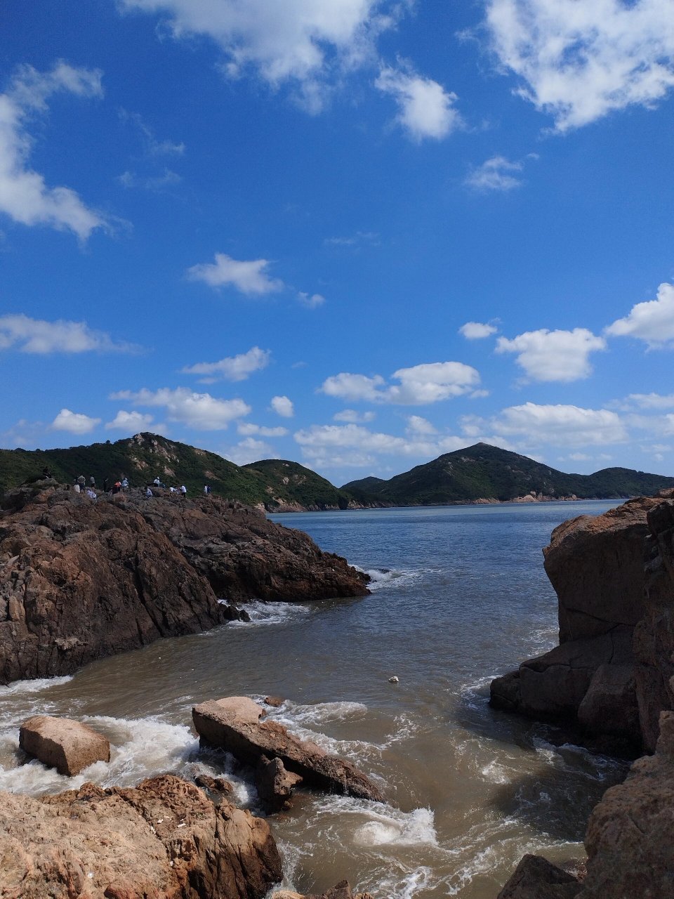 临海头门港 临海头门港是在头门岛上,有跨海大桥可以开车到达,有渔港