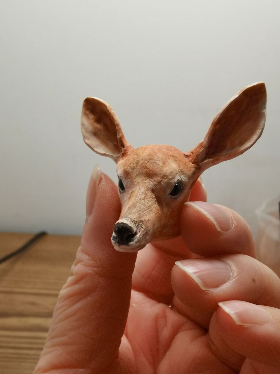 捏头小鹿 试了下石粉粘土. 比石塑粘土细腻,就是干得快.