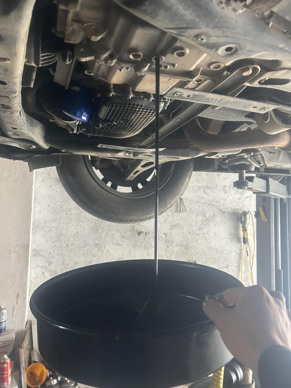 凯迪拉克xt5更换奔驰原厂9at变速箱油,虎3更换启动马达