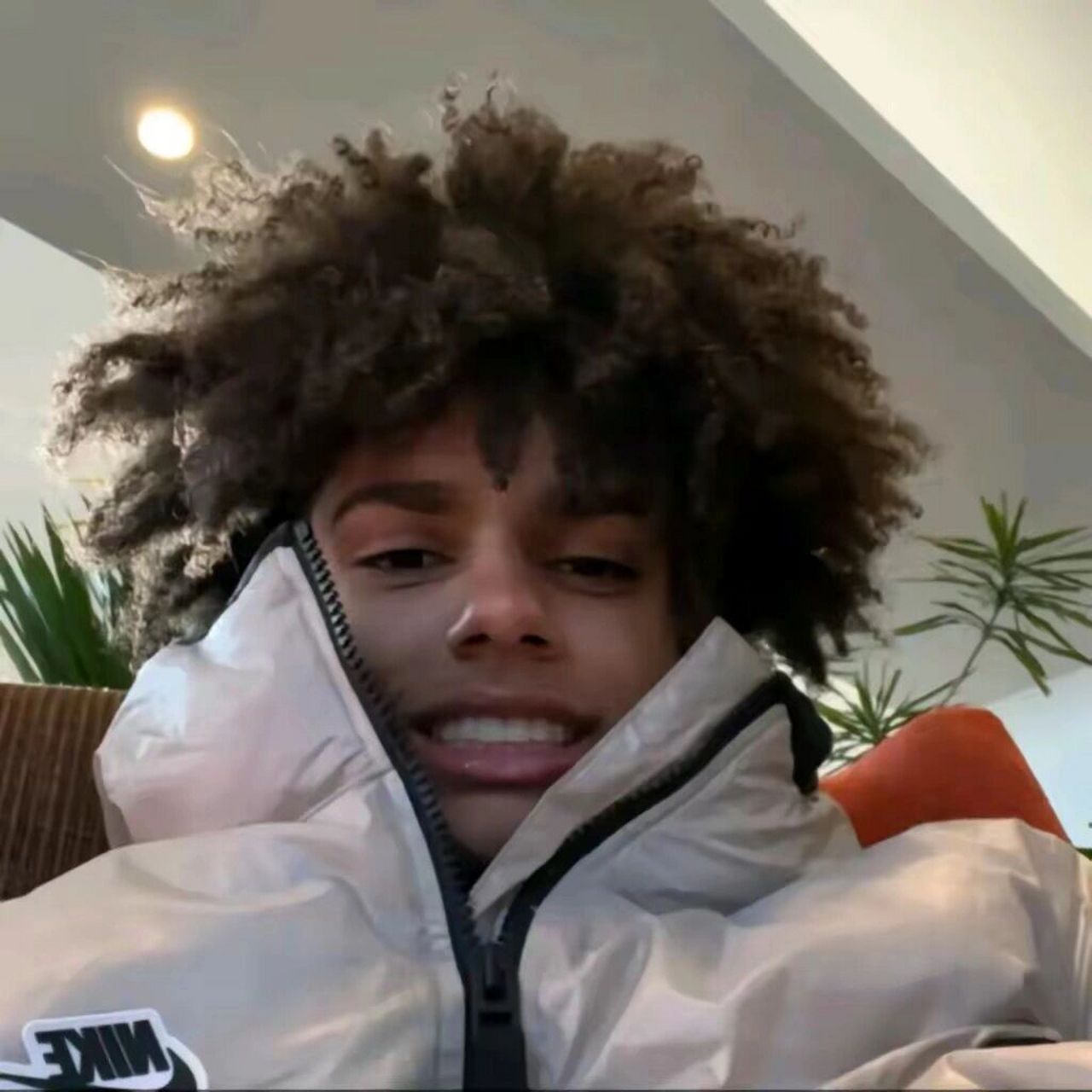 五星高中生asa newell头像     newell