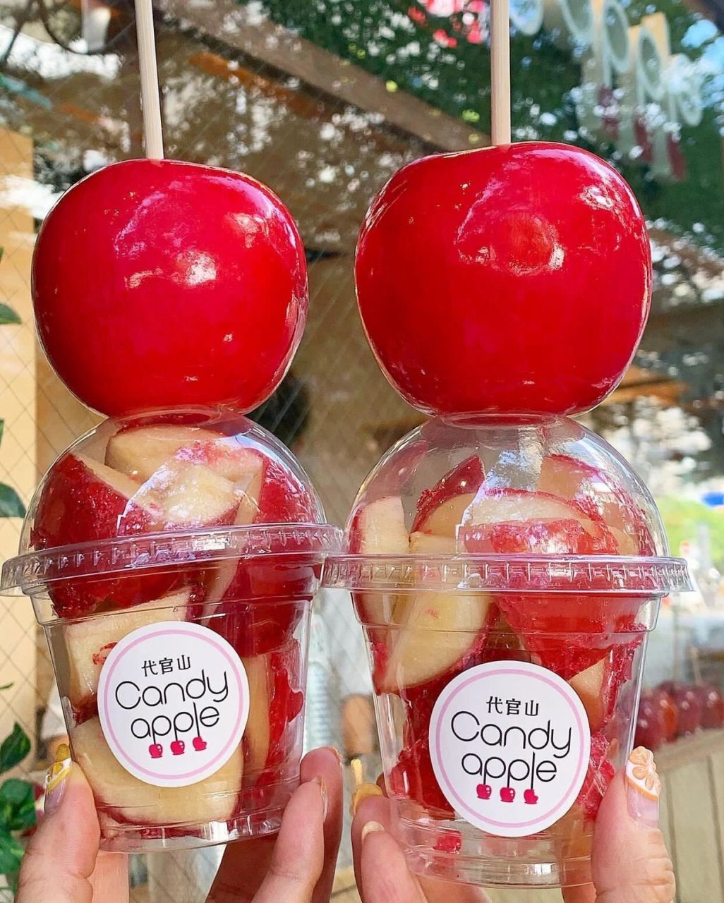 位于名古屋的代官山apple店,专门做苹果糖,这下不用等到祭典才能吃啦!