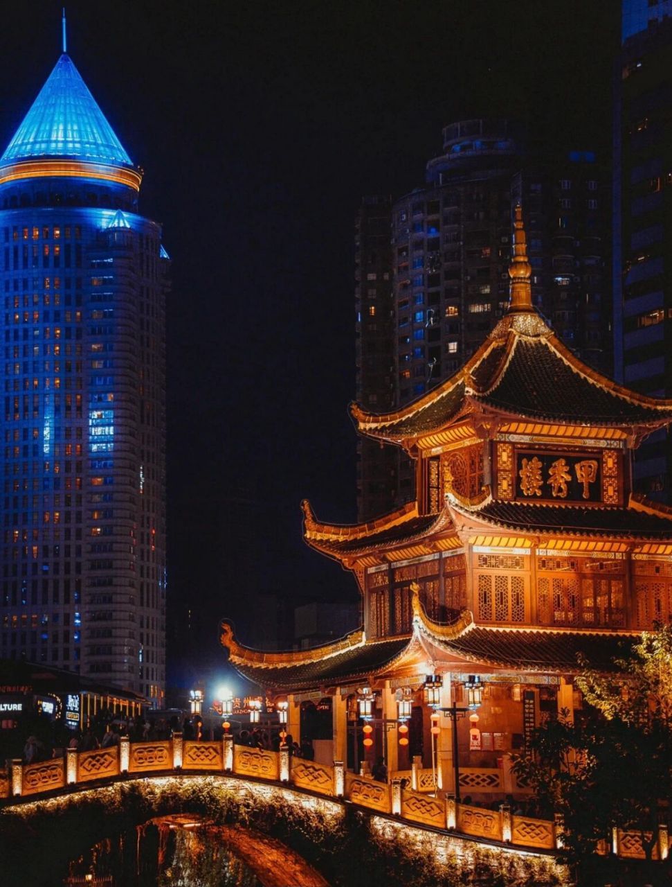 夜游南明河畔清风拂面夜景 田秀楼地处贵阳的南明河上,是贵阳市的地标