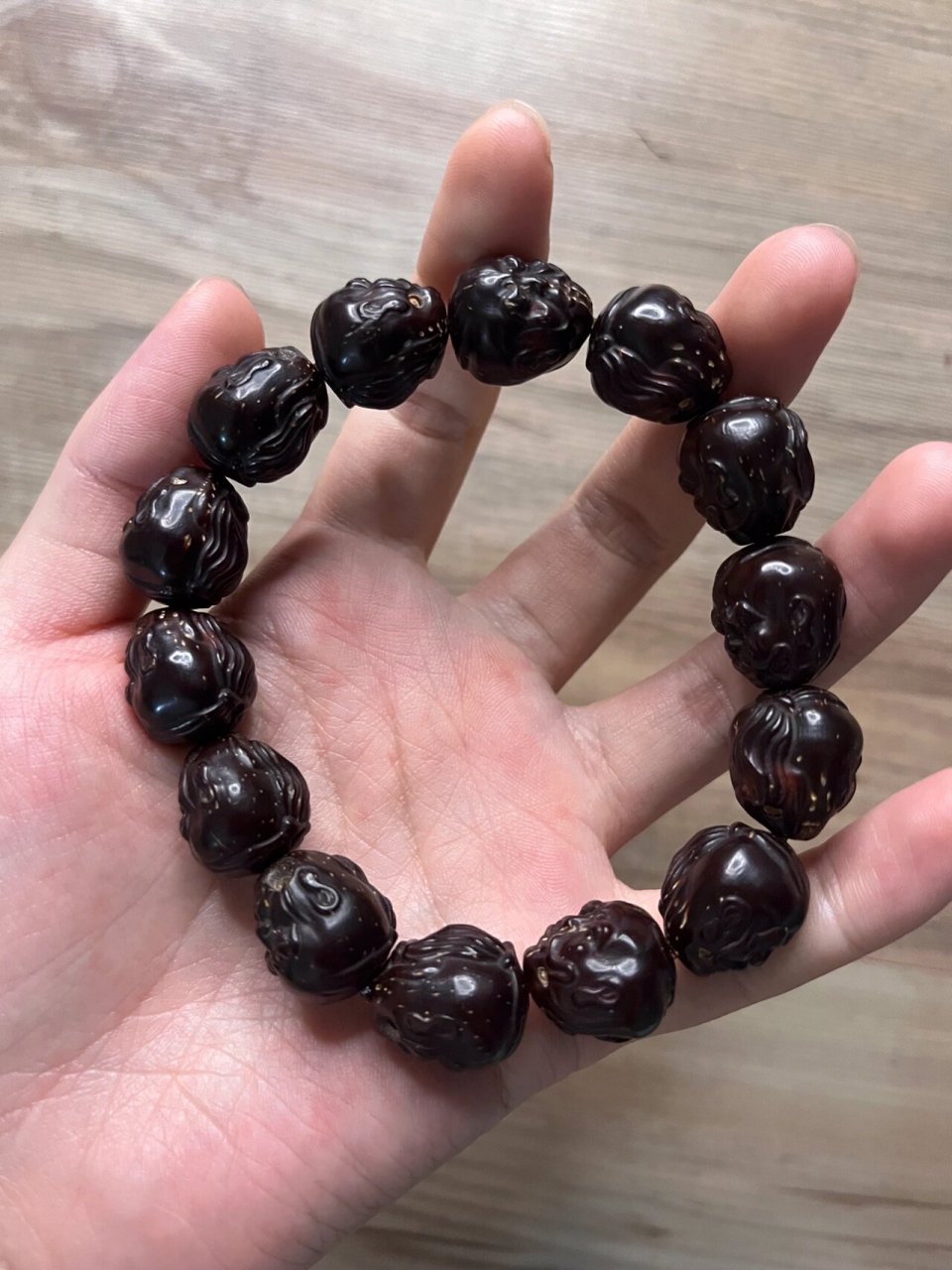 紫金鼠 前猫后属 紫金鼠菩提子:别称紫金鼠,招财鼠,发财鼠,金钱籽,三