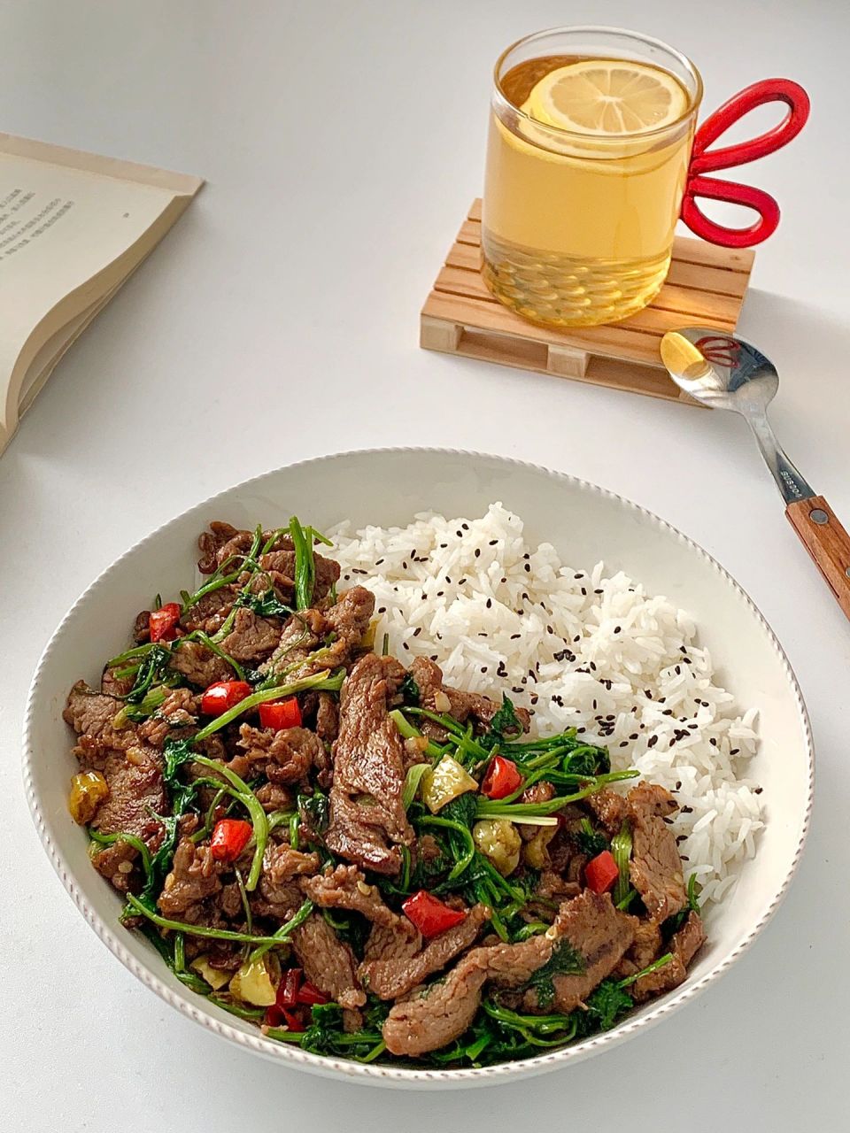 一人食02小炒牛肉盖饭|鲜辣爽口太开胃 今天给大家分享一份小炒牛肉