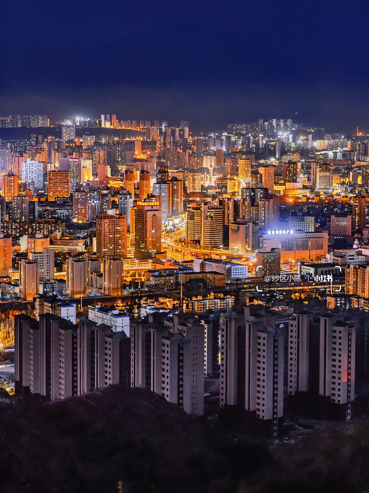 乌鲁木齐河滩夜景图片