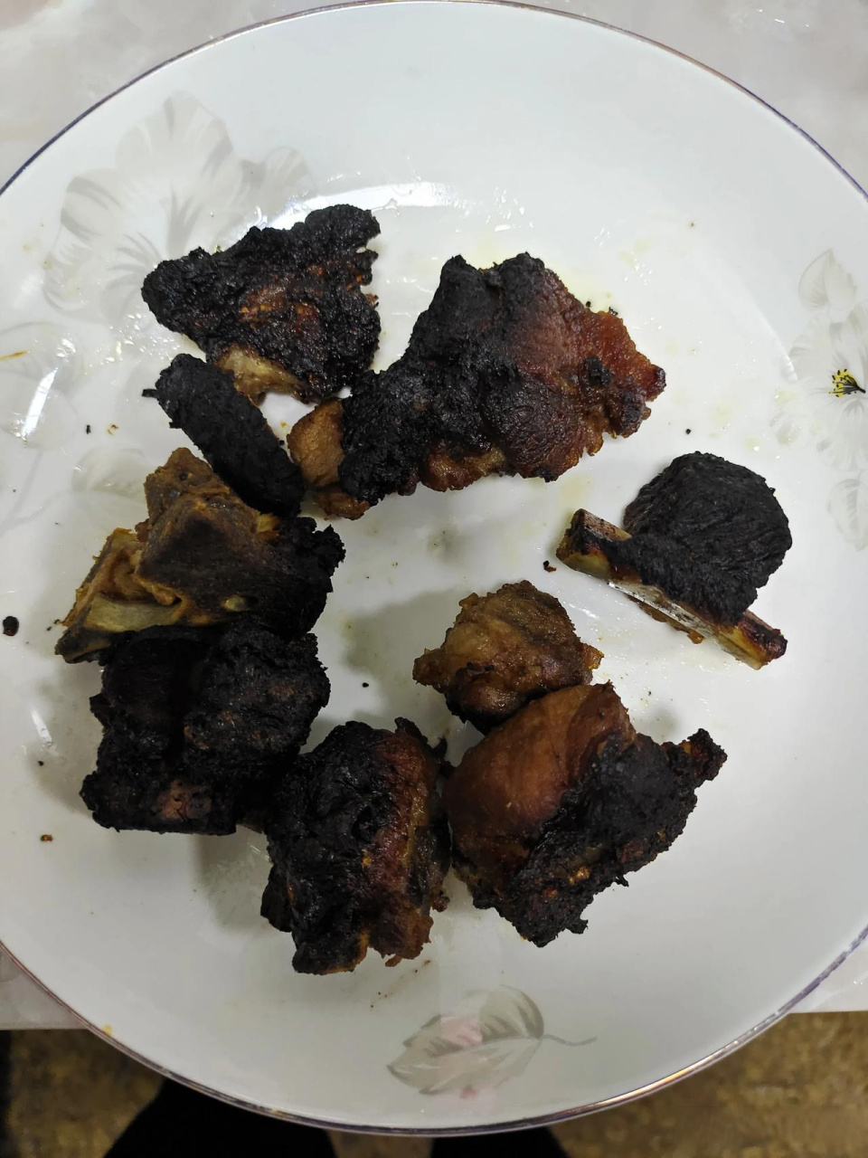 第一次用压力锅,把排骨炖糊了,引发了一场战争,如果是你家菜糊了,会