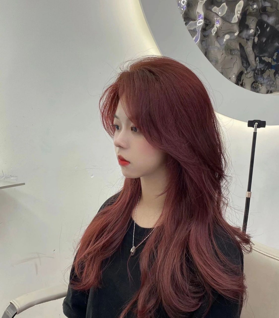 玫瑰粉头发是一种比较显白的发色,对于黄色皮肤的人超级显白,效果像