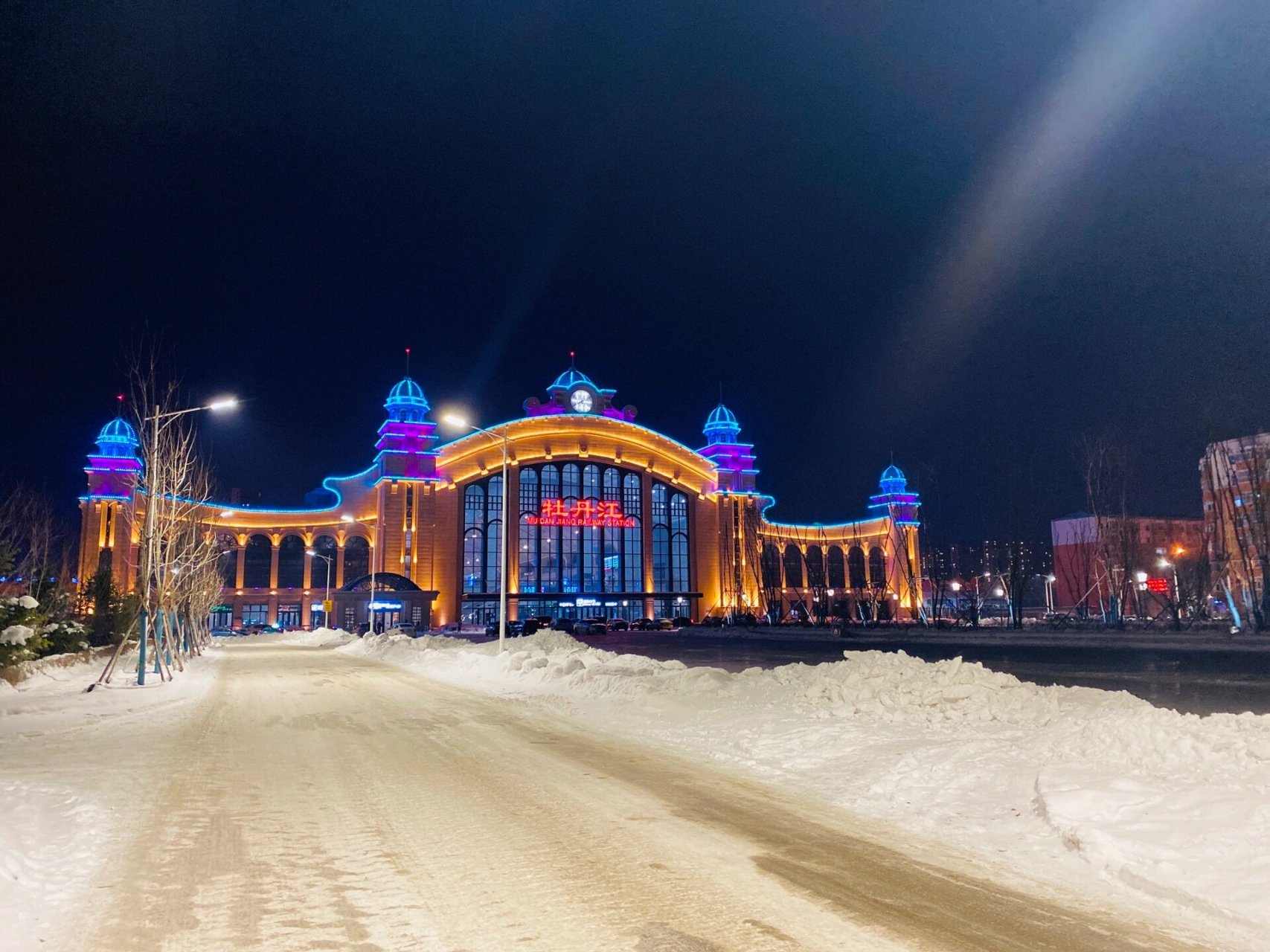 牡丹江北站 夜晚的车站格外的耀眼78
