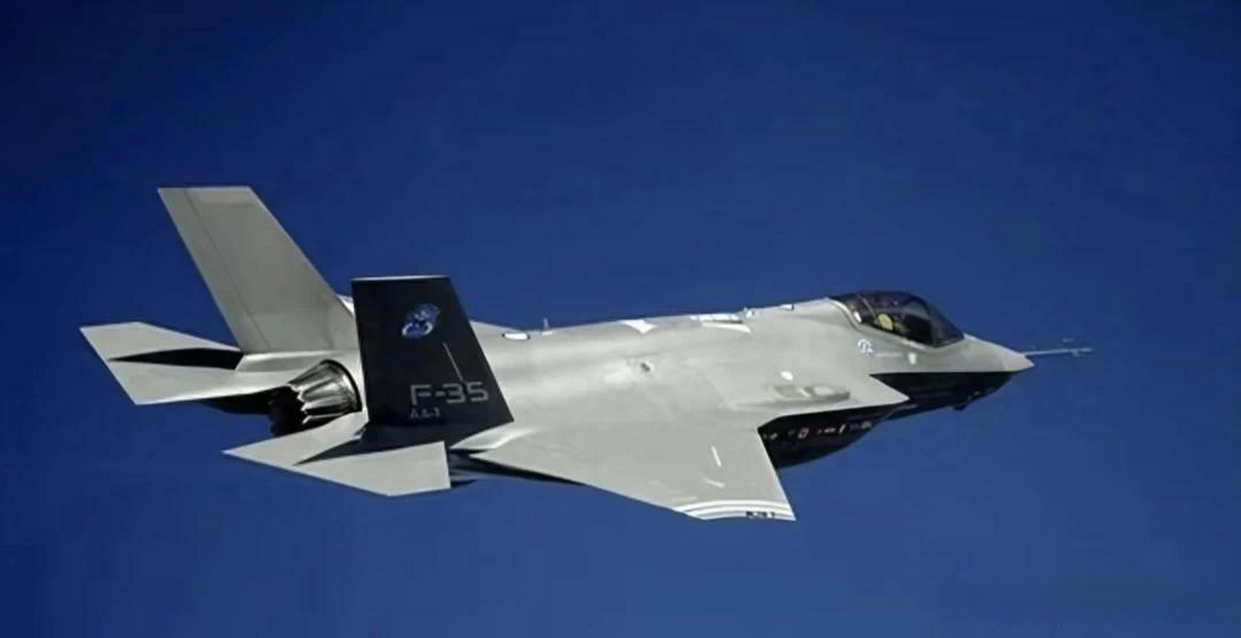 我国军事领域又有了重大突破,那就是最新型隐身战机歼35完成了首飞