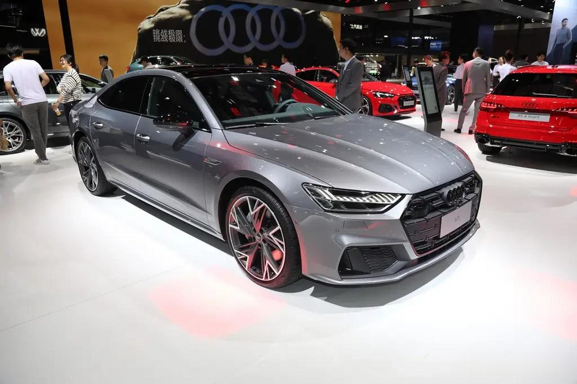 97万元之间!24款上汽奥迪a7l是作为年度改款车型,动力上依然提供2.