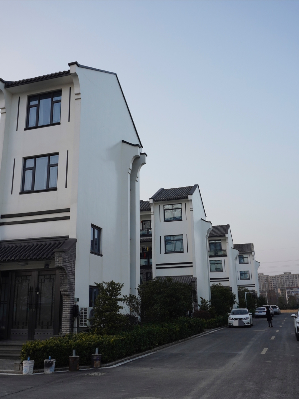 不是别墅,是农村的排屋 谢谢大家喜欢南方农村的住宅92,来看看远景.