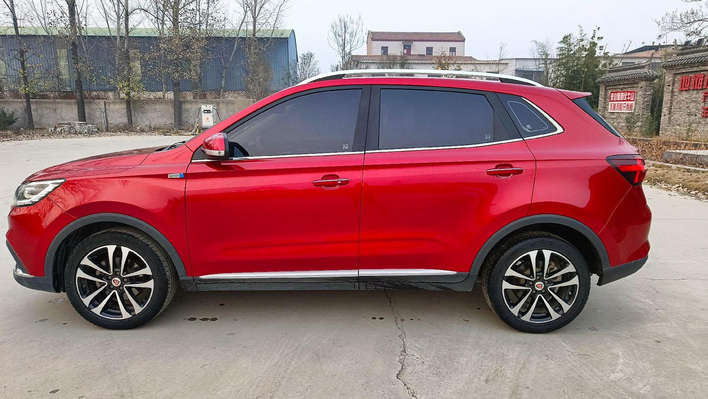 自动挡,全景大天窗,电动座椅,电子手刹,多功能方向盘,定速巡航,全车