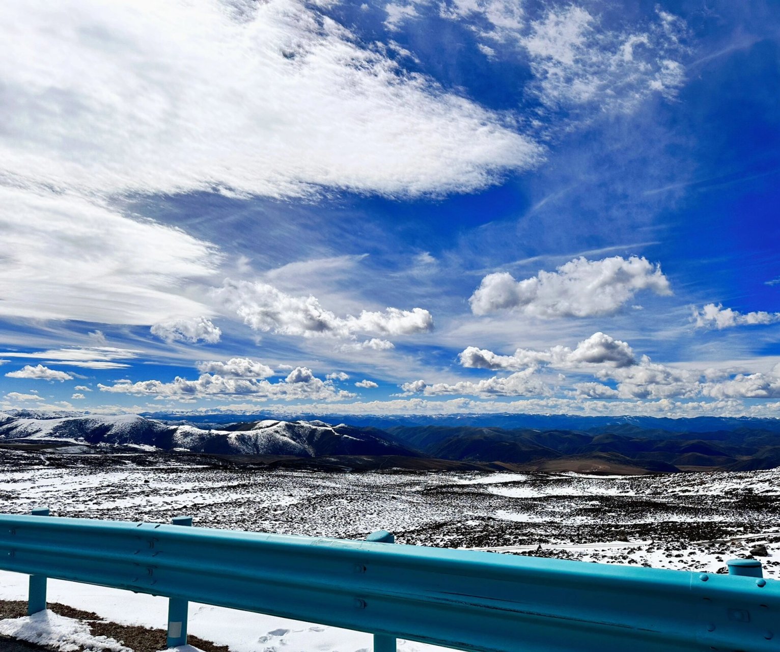 雅拉山口 如果你在现场看见了雪山和天空 你真会在那一刻忘掉所有烦恼
