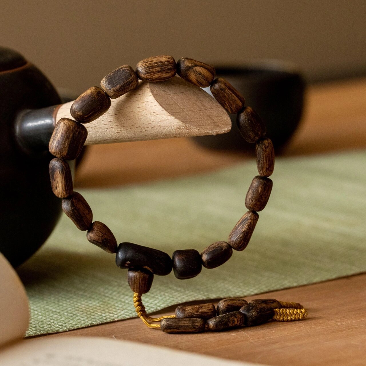 瘿瘤舍利 | 海南黑油格沉香随形手串 品名:海南黑油格沉水级瘤疤瘿瘤