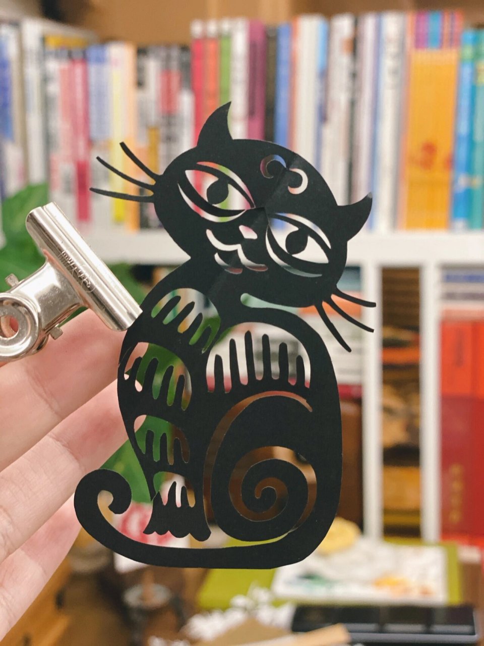 日课|一日一剪【猫咪剪纸-我家闪电小子7315】 我家的玄猫-闪电