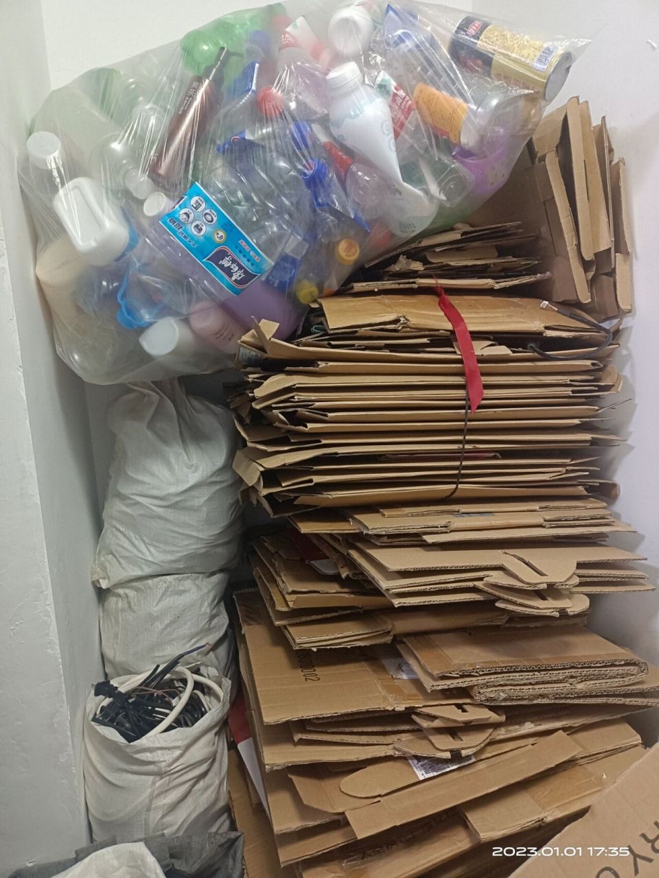 卖废品||纸箱,塑料瓶等多少钱啊 各位兄弟姐妹们