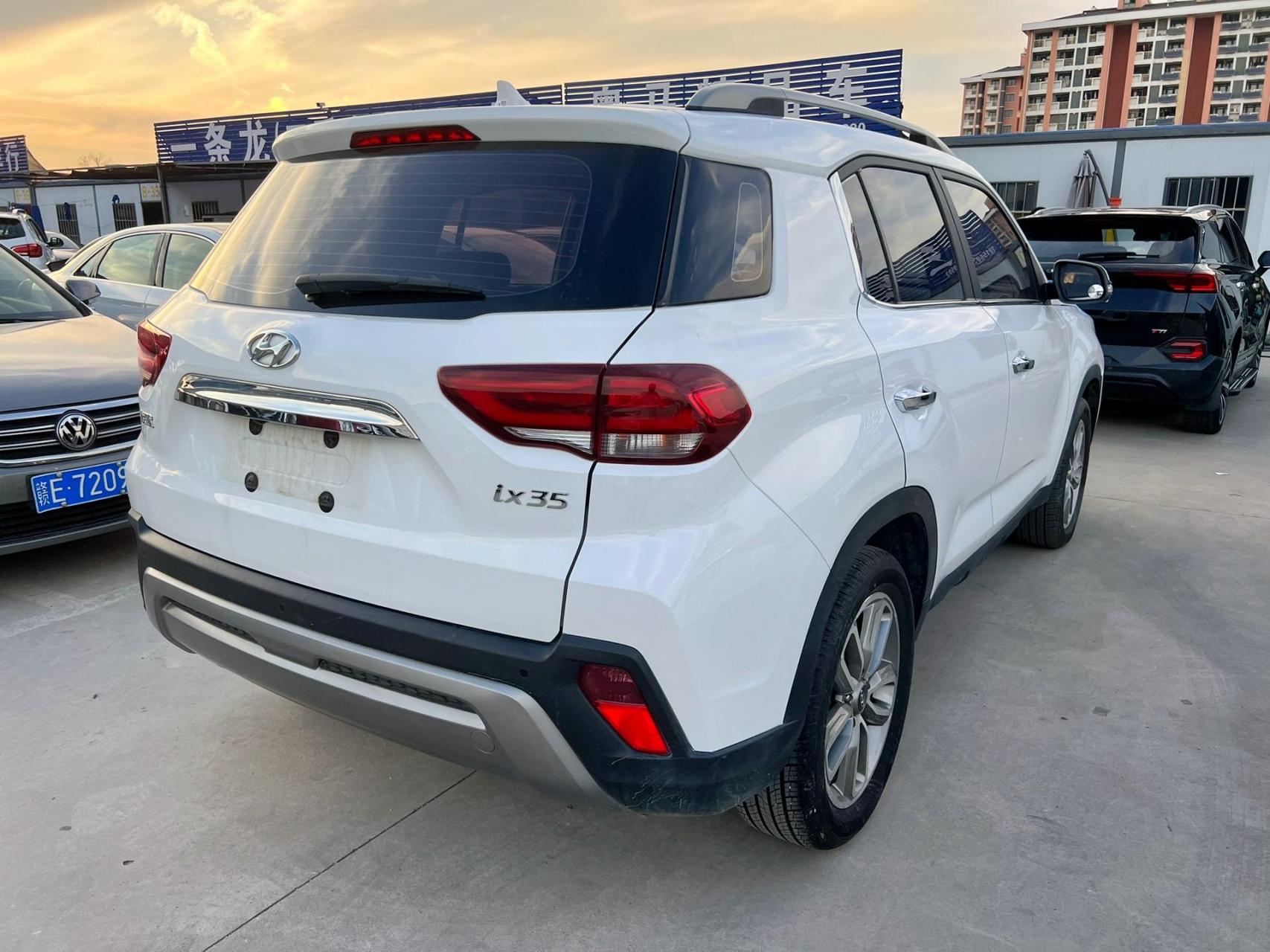 拿下18年上牌现代ix35一手车原版实表7万公里带电动座椅批发零售