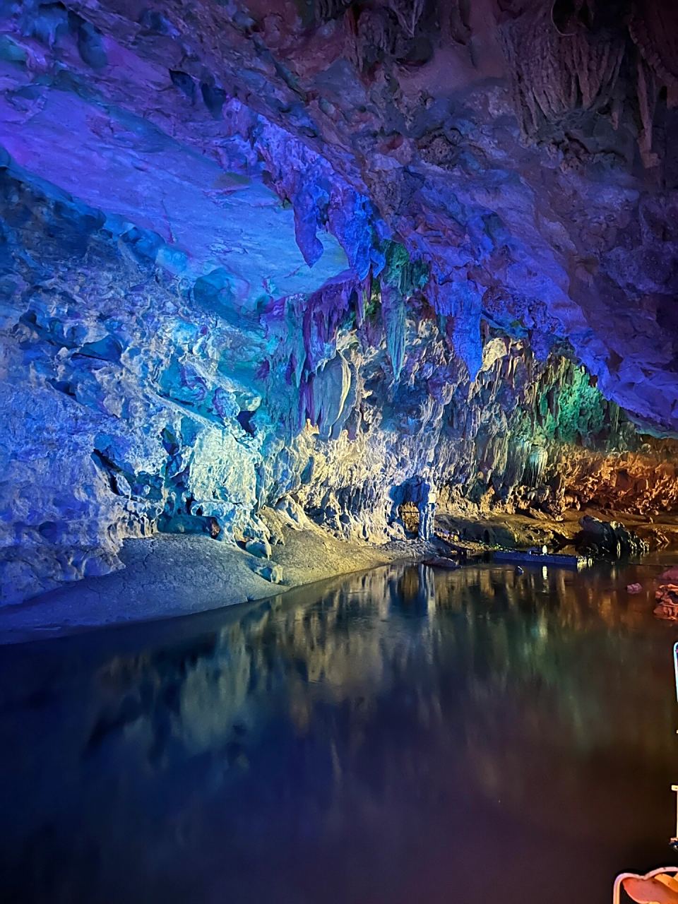 百色乐业县的小众景点,主打没游客 罗妹莲花洞 洞长1000米,有个莲花盆
