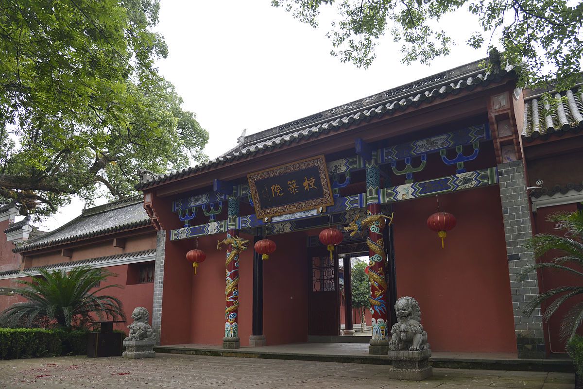 那200公里的山路虽然有点小挑战,但遇临潭西道堂图片