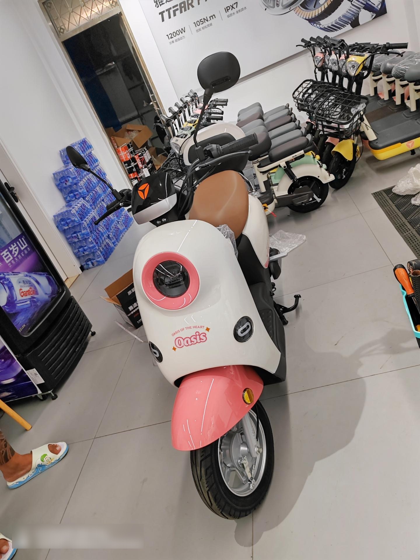 雅迪新款欧曼3.0三飞走起!