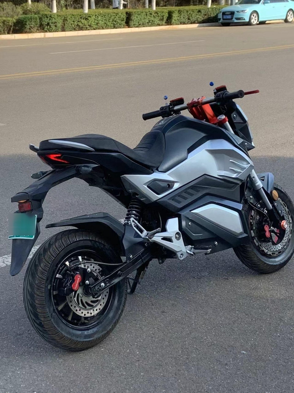 极品小猴子z6 72伏20安电池 3000控制器 2000电机 前后双碟刹,前面