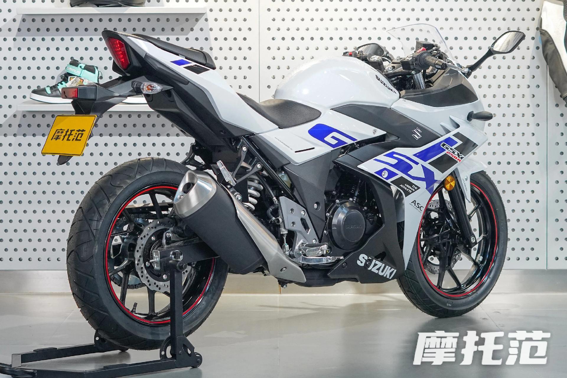 gsx250r冰川白壁纸图片