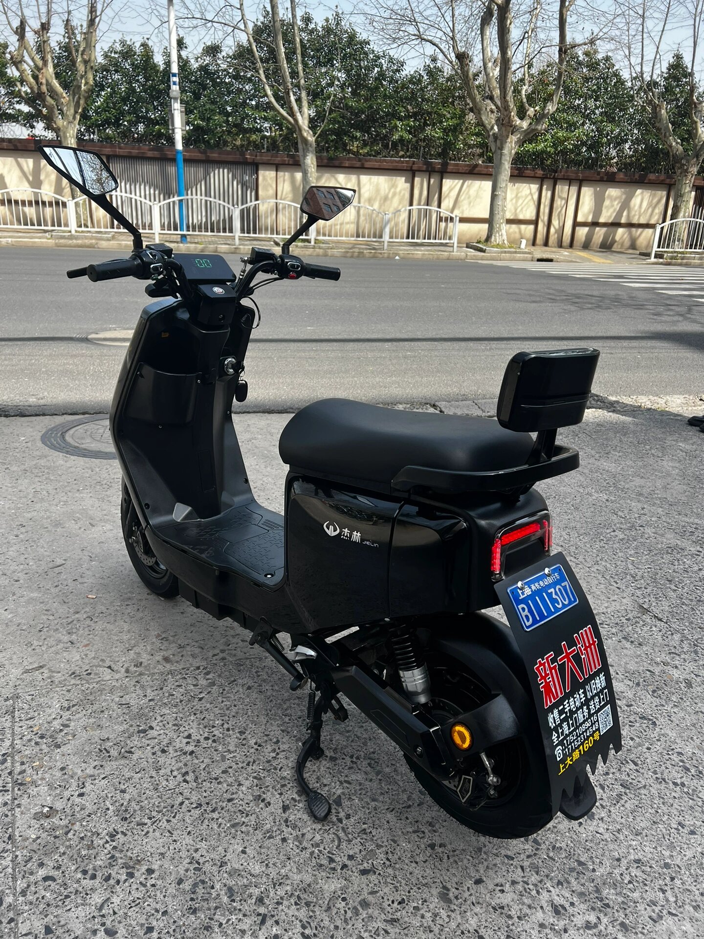 杰林酷牛电动车 杰林酷牛款电动车 成色如图,精品车况,配60付铅酸电池