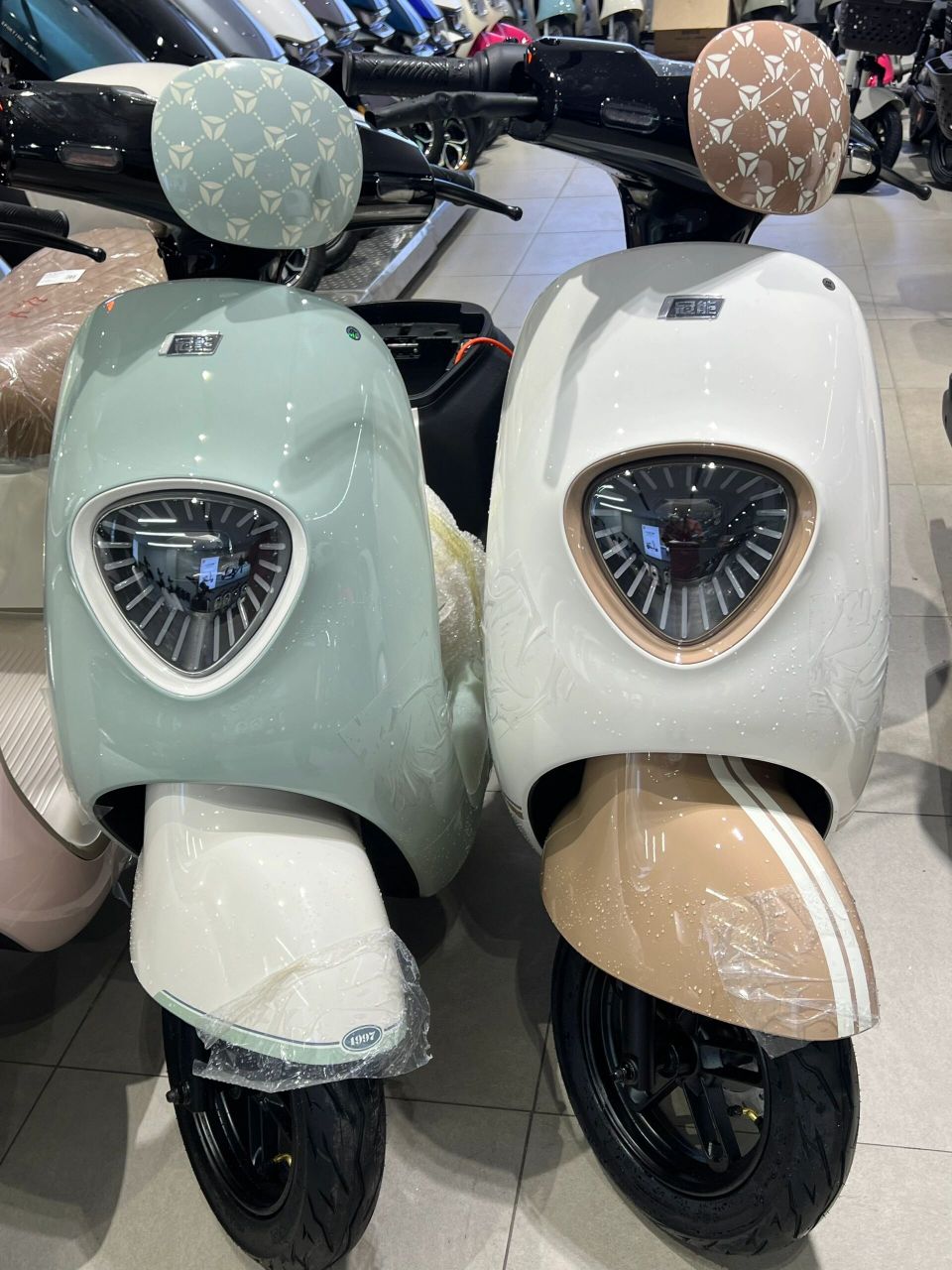 花都区雅迪电动车 马卡龙色系真的很好看 粉色少女/绿野仙踪/鸳鸯奶茶