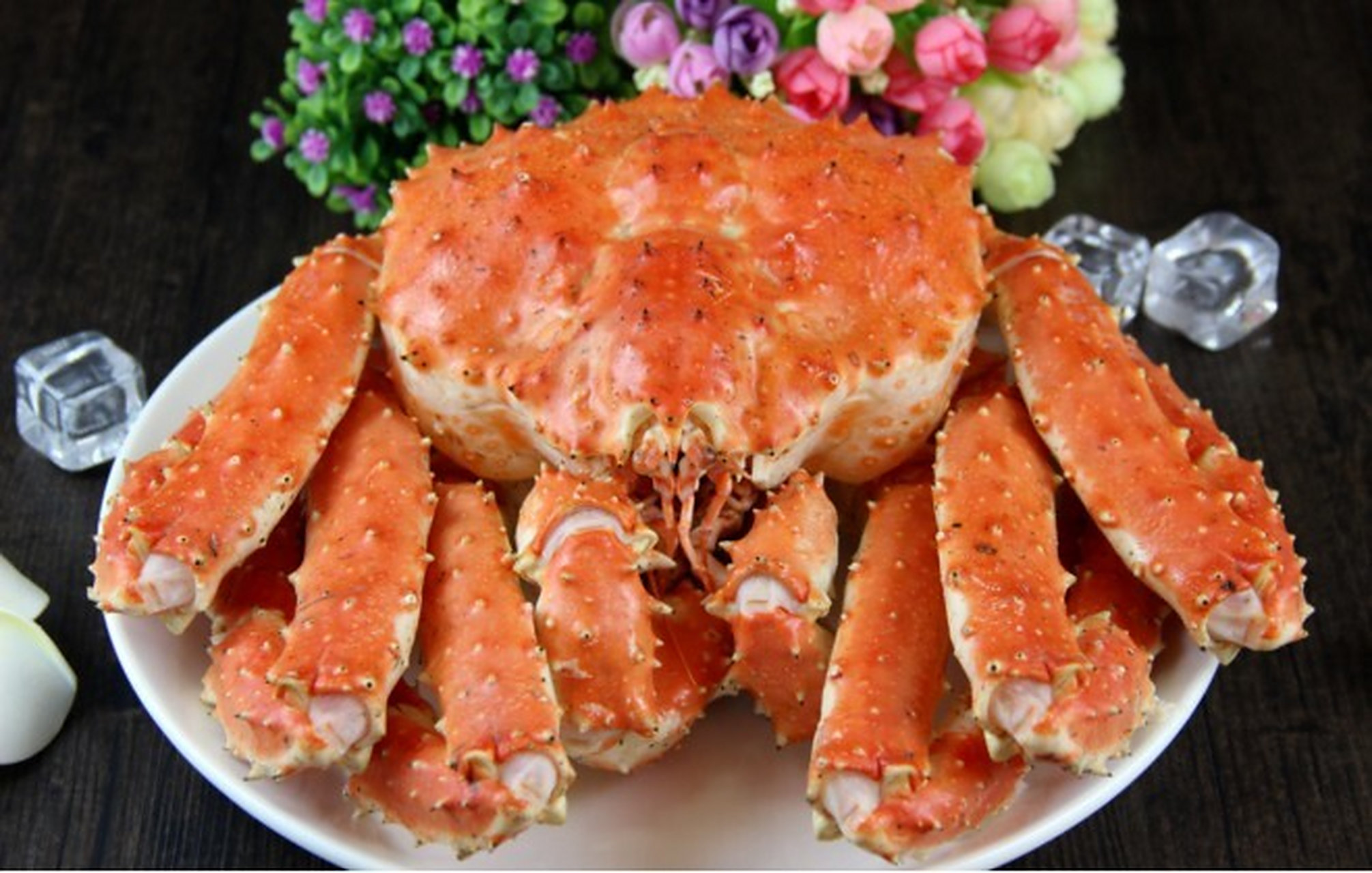 清蒸帝王蟹 帝王蟹用流水洗刷干净(由于本人不喜欢蟹黄,故开壳去除了