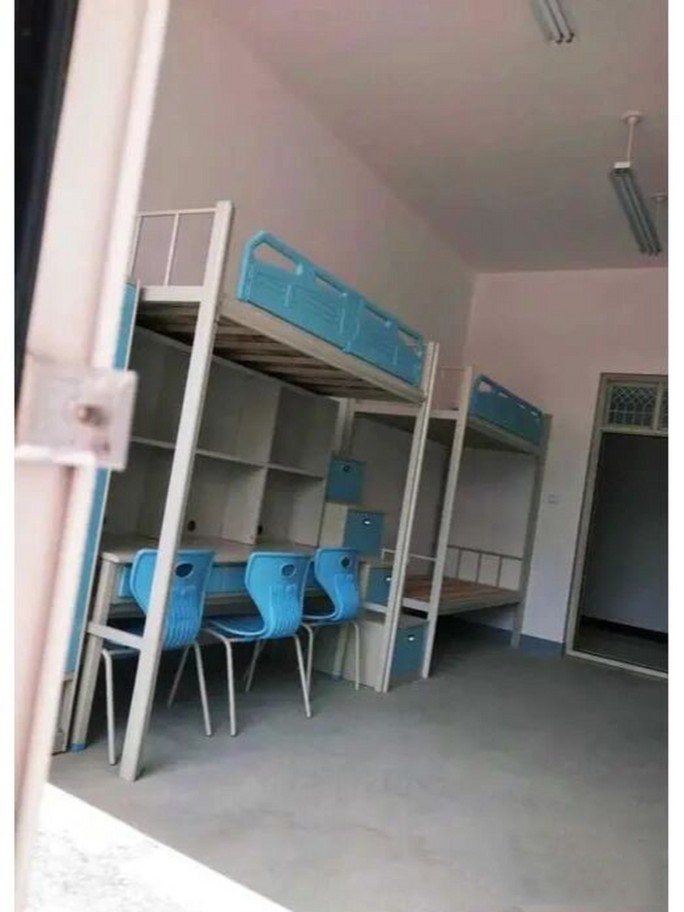 河西学院宿舍之一 网上有些图都是假的,这是我一美术学院的同学她们