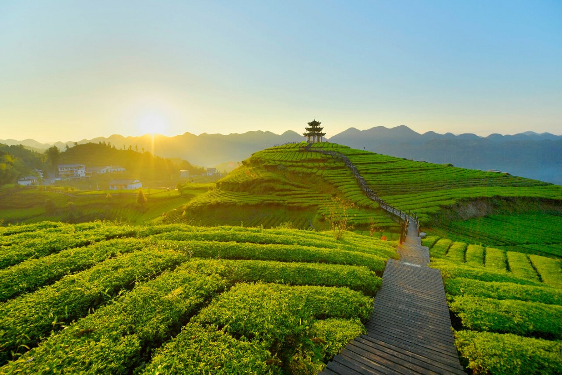 day1:从各地出发,驾车前往宣恩县椒园镇黄坪村,游览06出发(早上)
