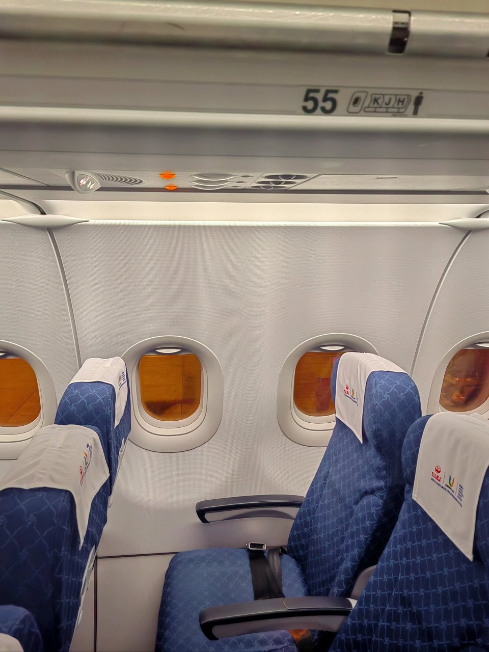 川航空客a321选座 55k前后两个窗视角蛮好