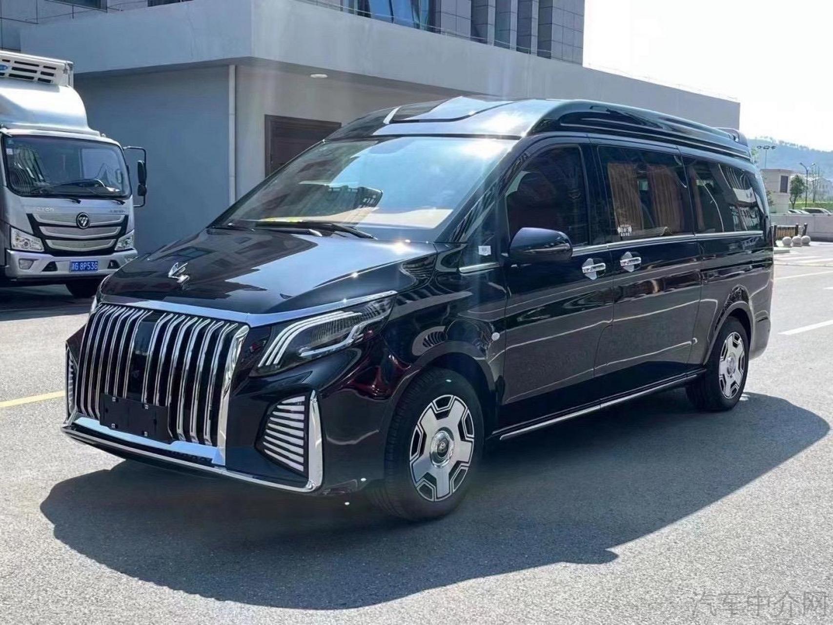 奔驰威霆款凯旋之星高顶 上牌日期:2024年3月 车辆车型:商务车 车辆