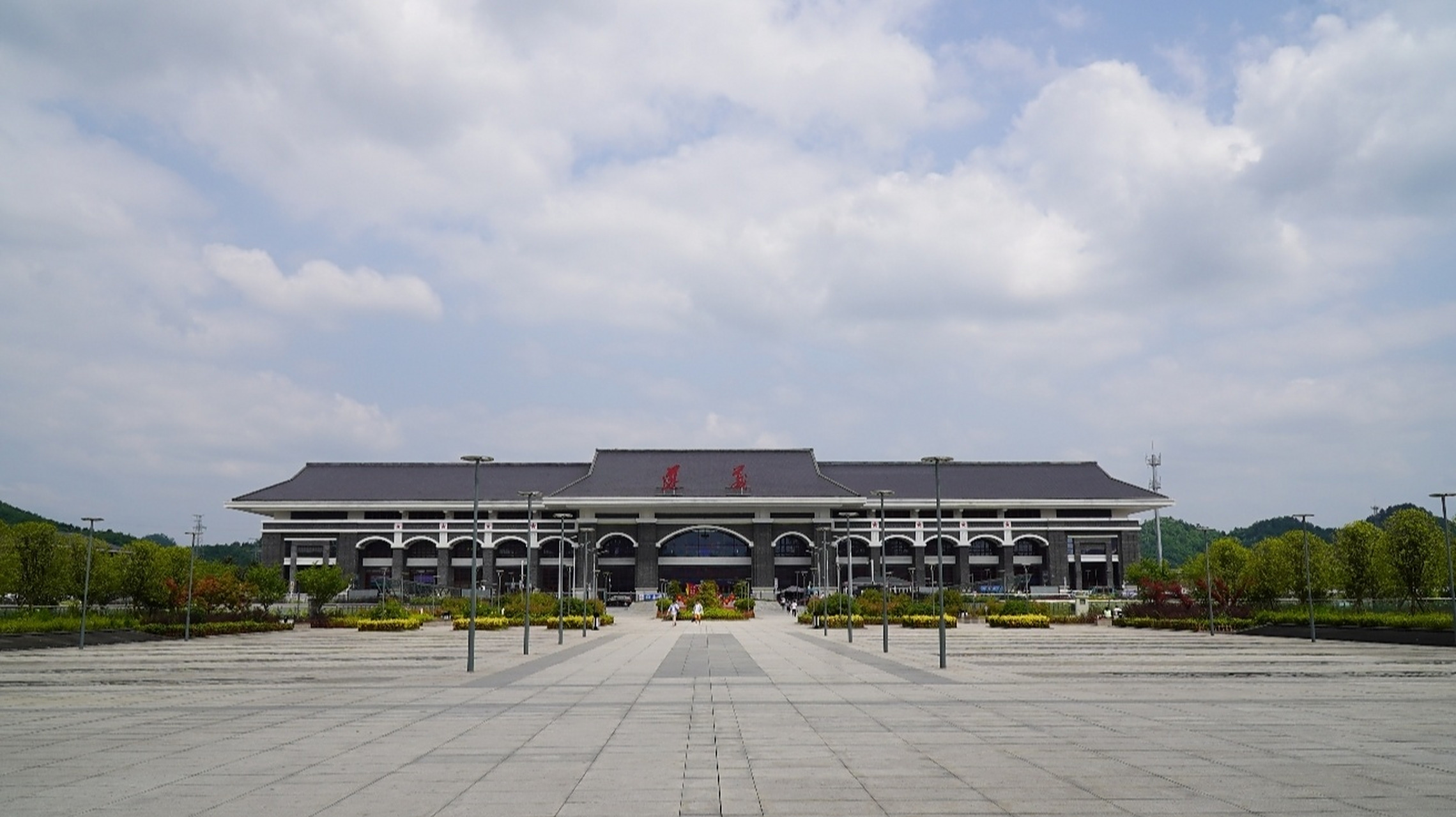 贵州遵义高铁站 遵义站(zunyi railway station)高铁站,位于中国贵州