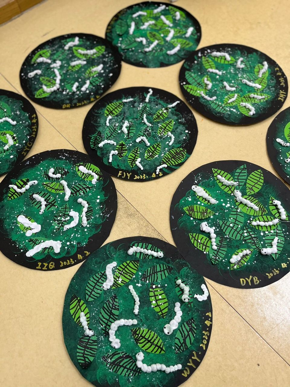 创意美术 蚕宝宝 今日作品《蚕宝宝》:春蚕的一生平淡无奇,从卵到蛾