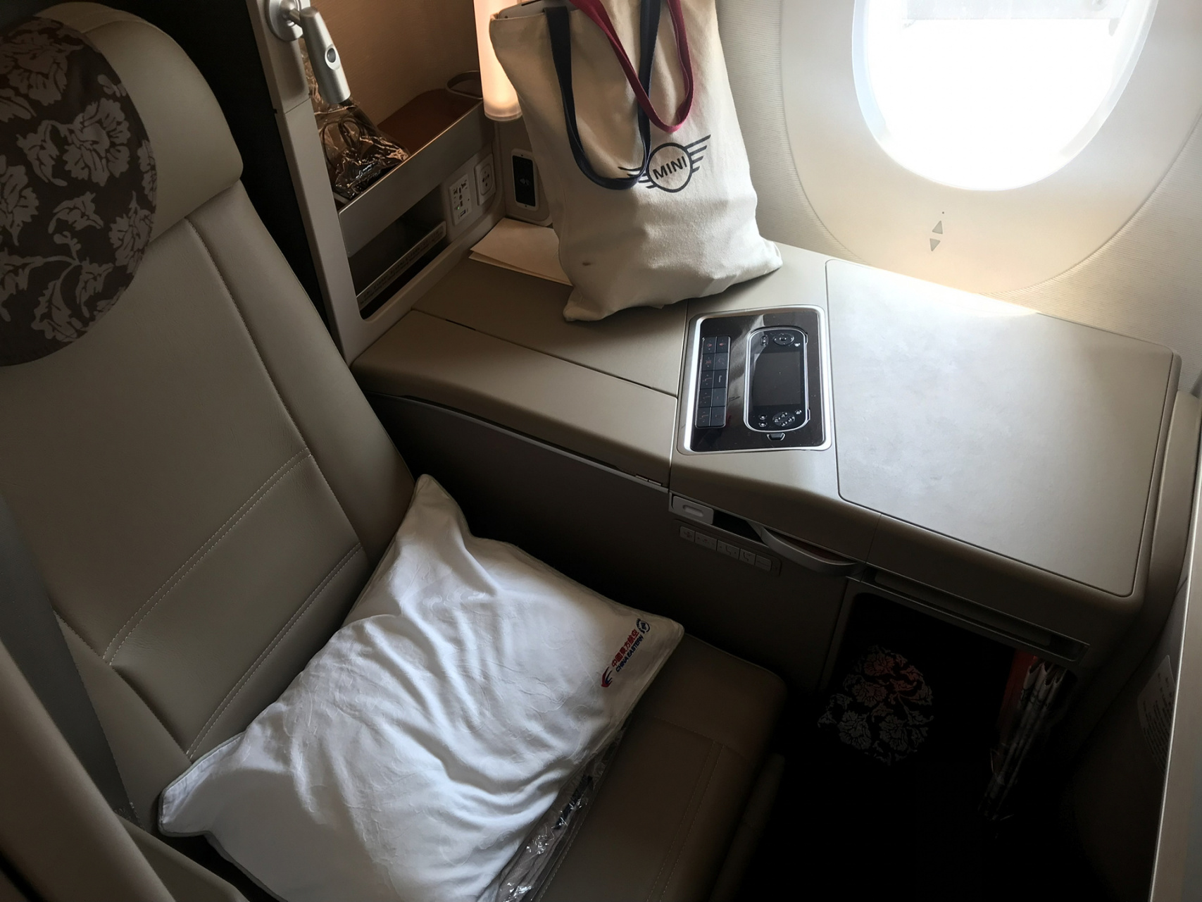 can 789, 图8-9 can-kmg 738 	 359和789公务舱都是用的同款thompson