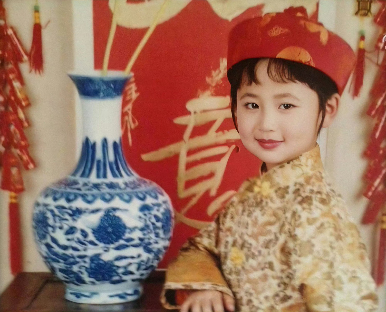 杨紫小学毕业照# 好可爱呀紫妹,真是从小美到大