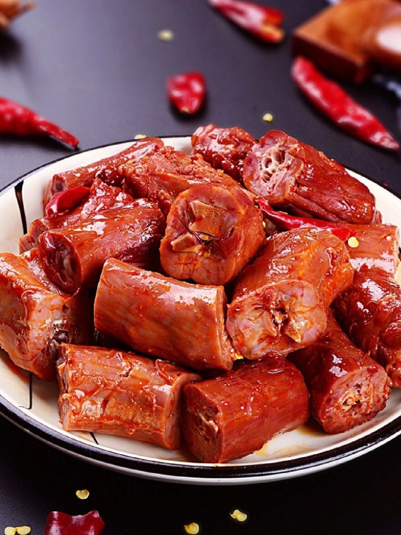 类食品(主要是鸭脖,酱板鸭,包括酱鸭翅,酱鸭脖,酱鸭拐,酱鸭掌,酱鸭舌
