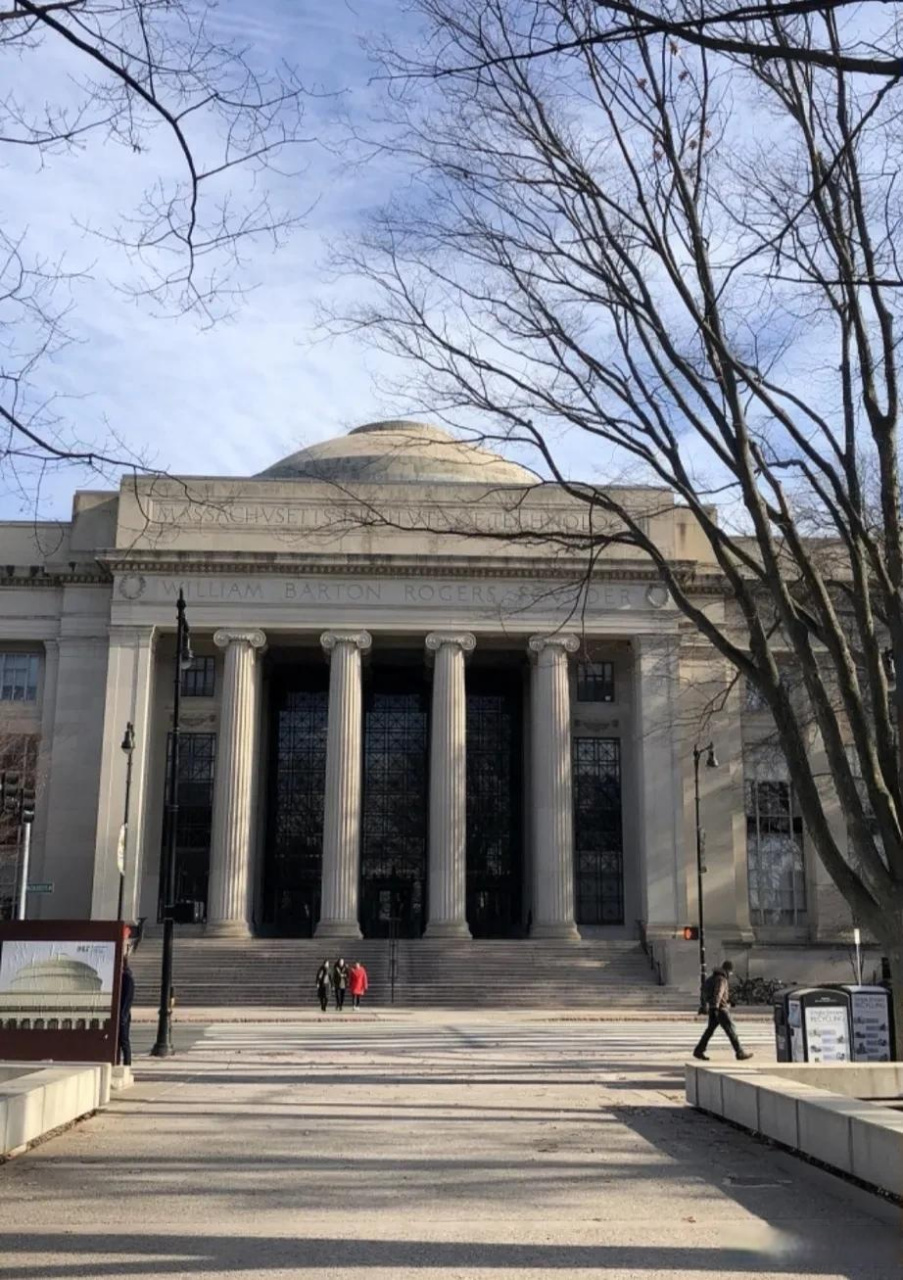 麻省理工大学比较"奇葩",偌大的校园没有围墙,没有大门,也没有保安
