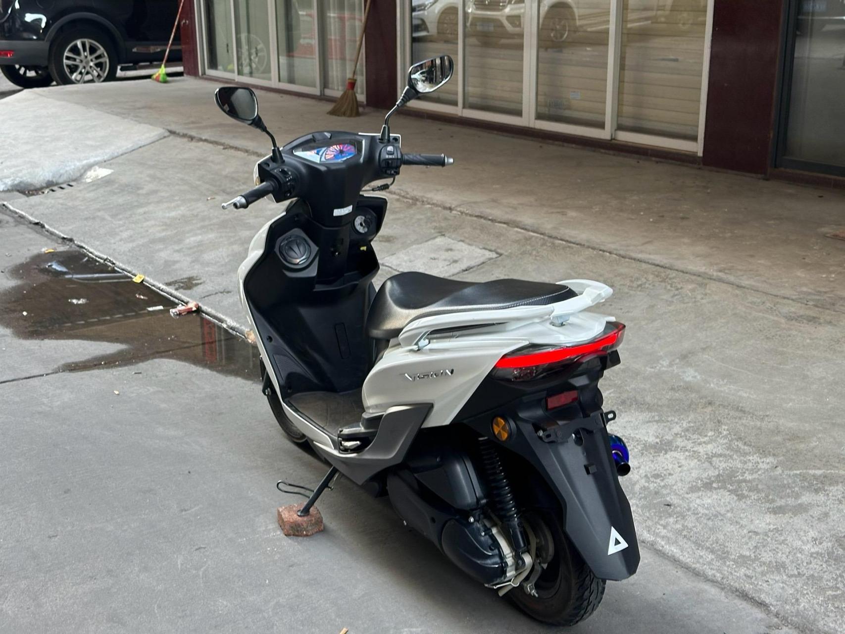 最新到店一台  劲战五代目  准新车一台  3000多公里  改装一条hkr