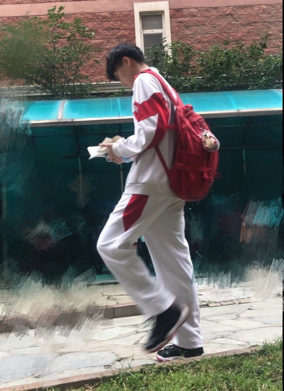 人大附中校服版 现在是颓废男大学生 (一分)