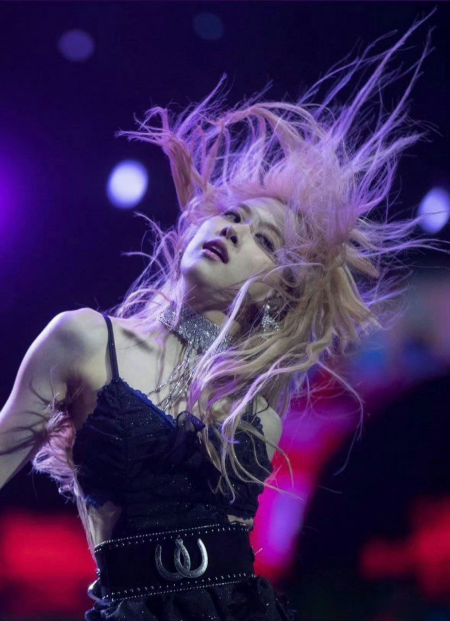 rose真的很用力想复刻当年的科切拉,可惜科切拉的风再也吹不动这人工