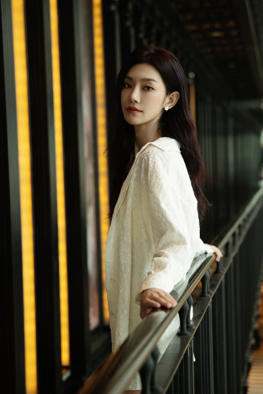 曾可妮,白色蕾丝美腿