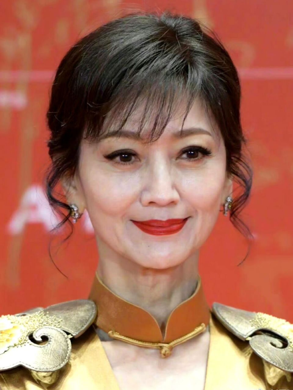 赵雅芝年轻40岁,赢麻了!