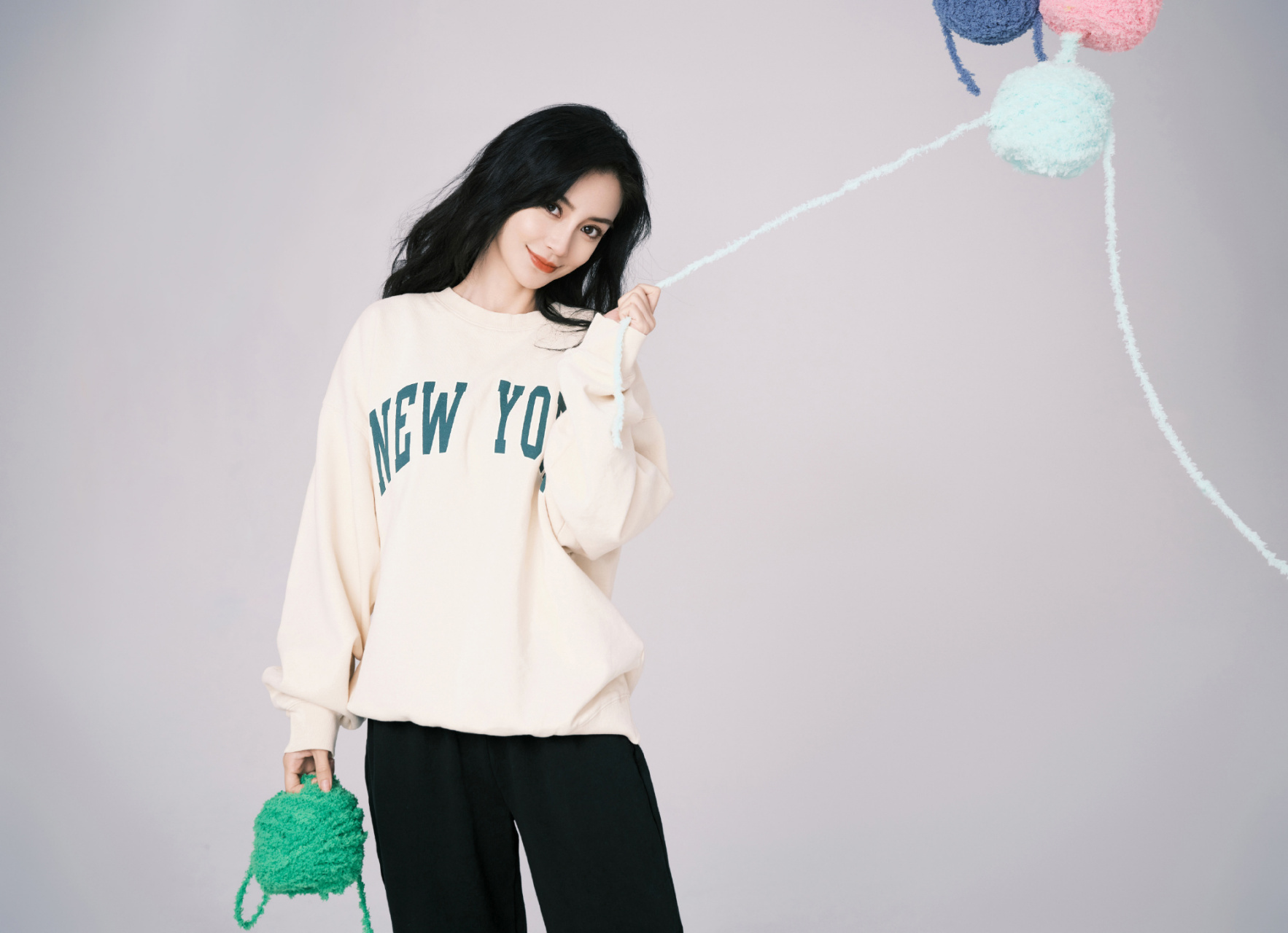 angelababy玩个毛线童趣生日写真