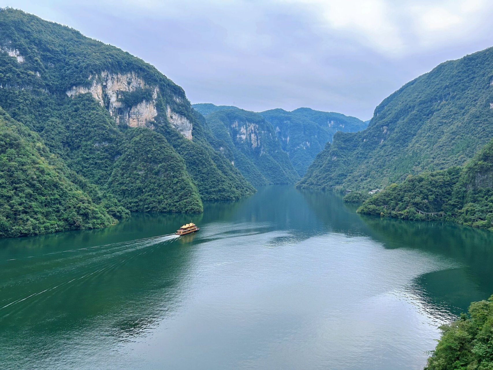 三峡大坝 宜昌之旅,每天都乘游轮,体验世界之最升船机, 我愿称之为最