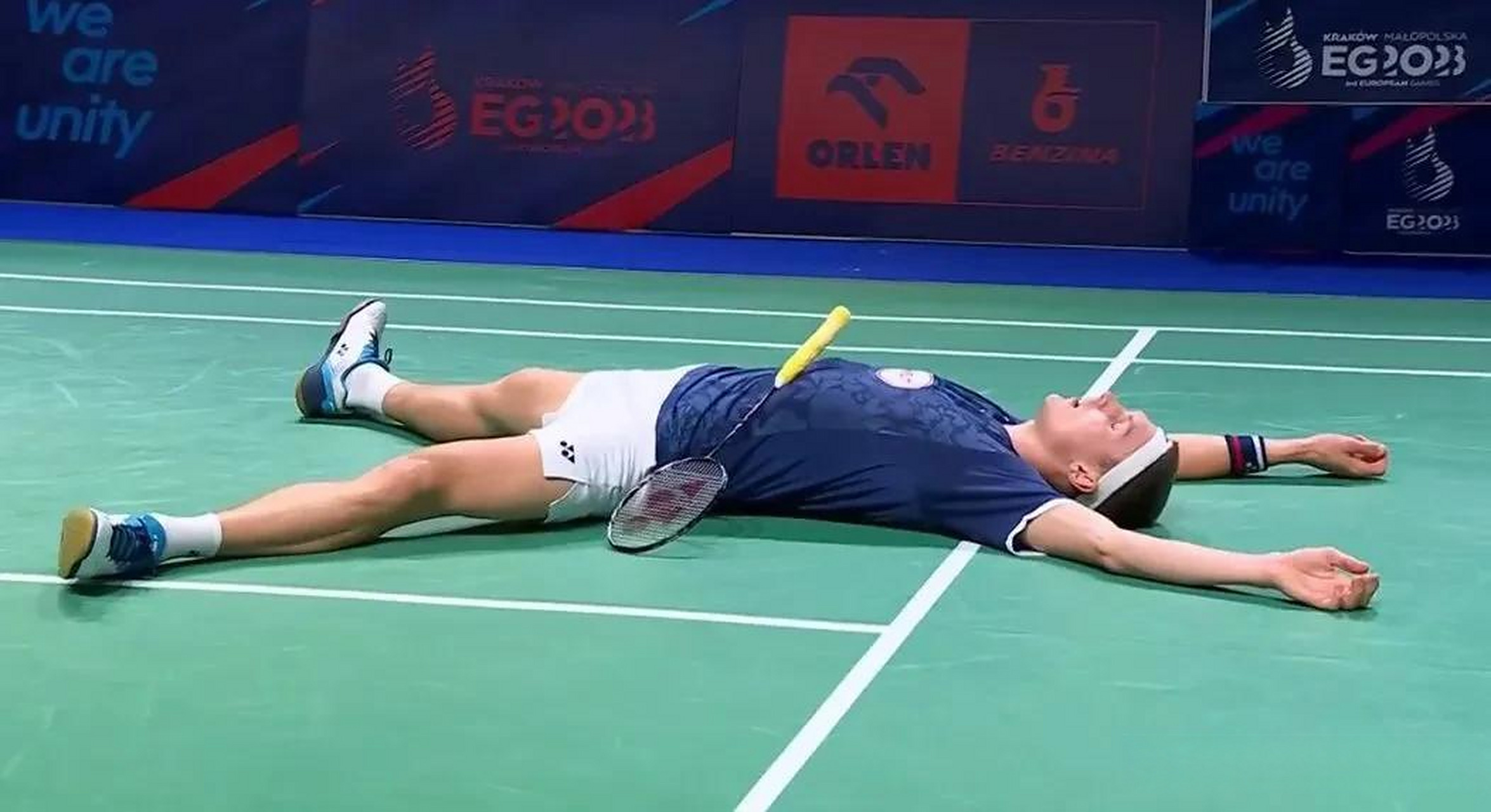 日前世界羽联官方解说员克拉克发推称安赛龙在赢得2023年欧洲运动会