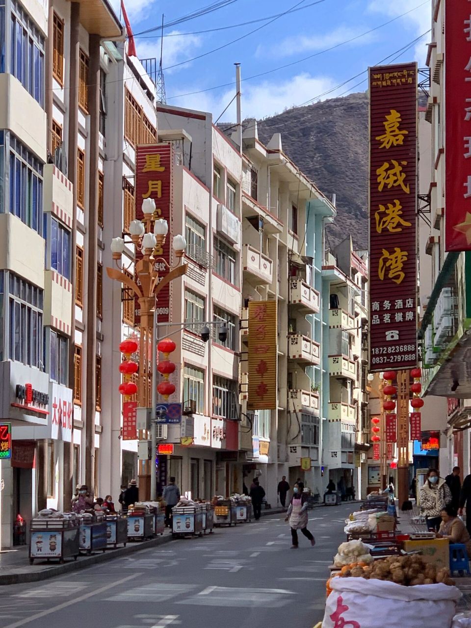 小金县城|川西|四川 从四姑娘山沟口出来,路过小金县城 小金县地处