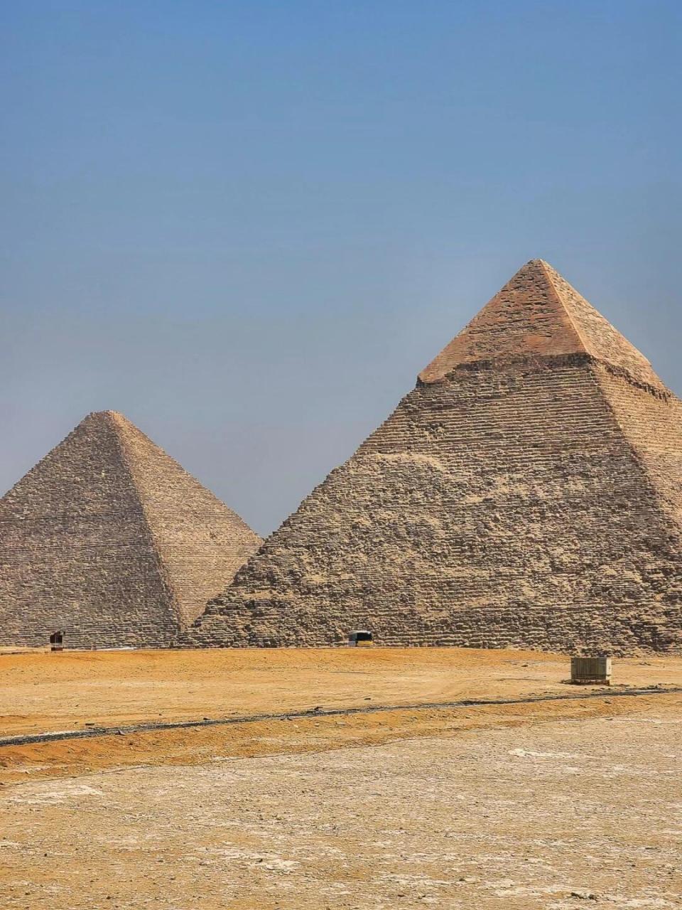 埃及胡夫金字塔 高150米的楼随处可见,长230米的建筑也有很多,但是高